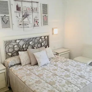 playamar-exclusive-beach-apartment-with-pool-tennis-and-wifi.1costadelsol.com/